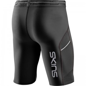 skins(スキンズ)S-3 MENS HALF TIGHTSボディケアストレッチパンツ(18171340-019)